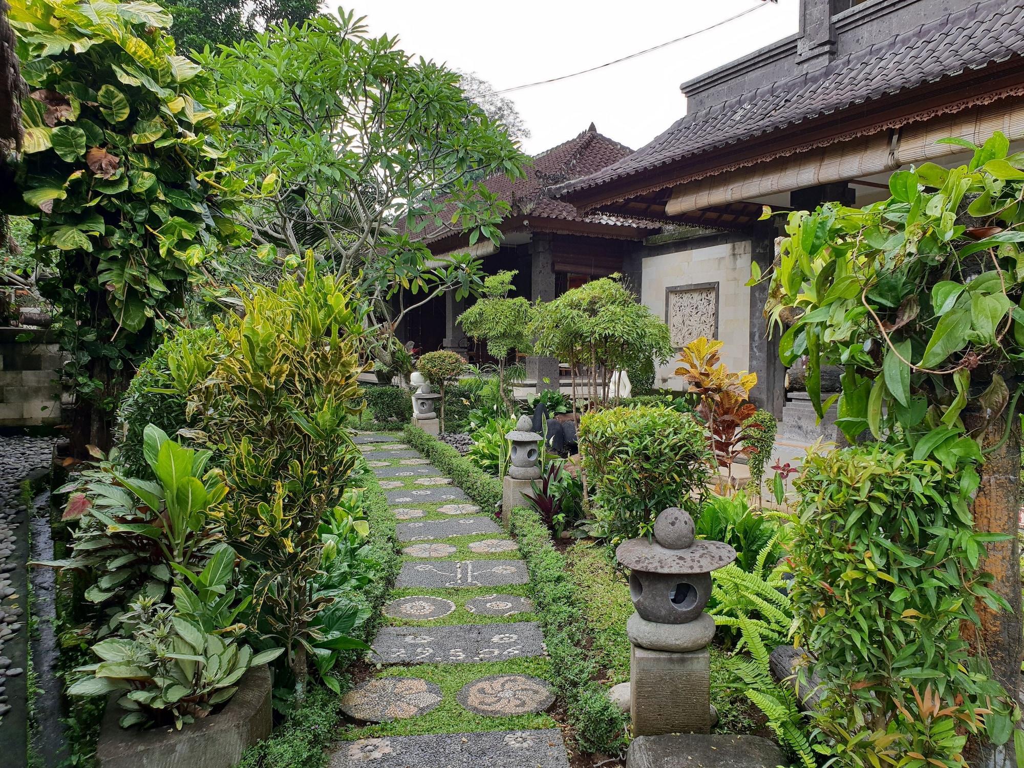 Liyer House Hotel Lodtunduh Exterior photo